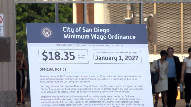 Trabajadores de San Diego recibirán aumento al salario mínimo en 2027
