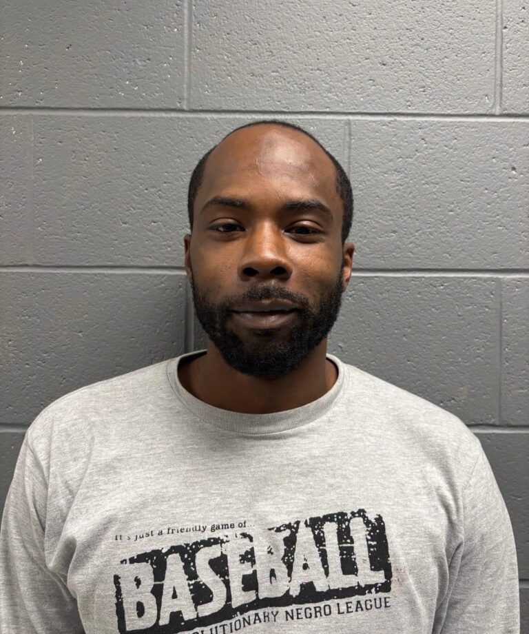 Sospechoso de robo en vivienda es arrestado mientras esperaba un vuelo en aeropuerto de Connecticut