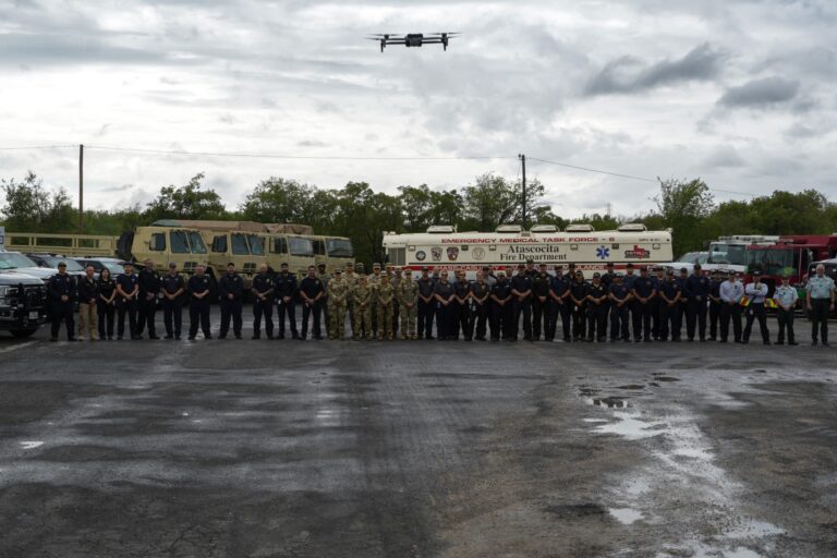 Guardia Militar de Texas apoya a comunidades tras el paso del huracán Polo