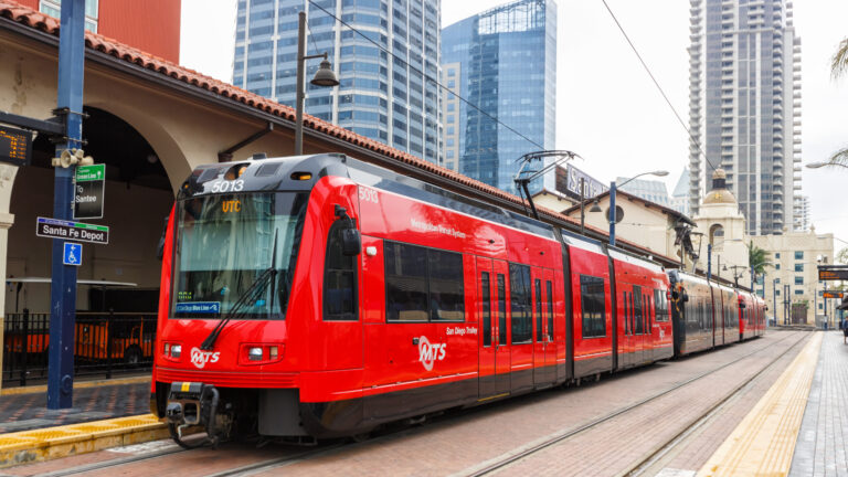 MTS reforzará el servicio del Trolley para los playoffs de los Padres en Petco Park