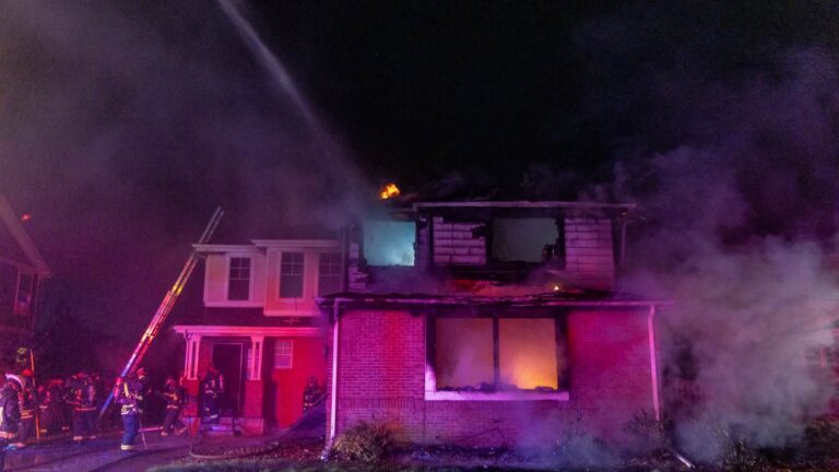 GALERÍA: Incendio en vivienda de Aurora deja una persona gravemente herida y cuatro desplazados