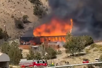 Incendio destruye vivienda y negocio de una familia en Carbondale; comunidad organiza colecta para ayudarla