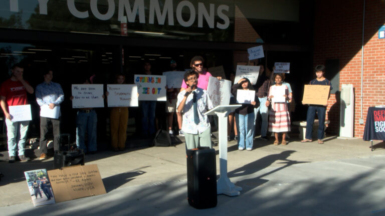 Estudiantes del Colegio Comunitario de San Diego protestan tras detenciones de ICE y exigen mayores protecciones