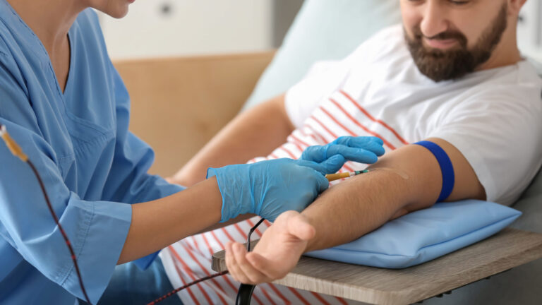 Cruz Roja solicita donadores de sangre en Colorado, especialmente del tipo O