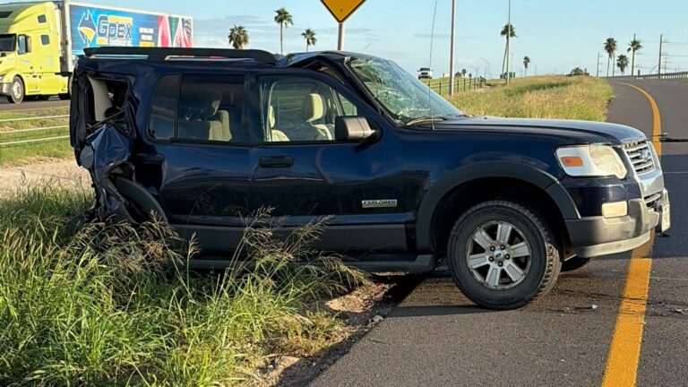 Choque entre tres vehículos en Edinburg deja a un adulto y dos menores hospitalizados
