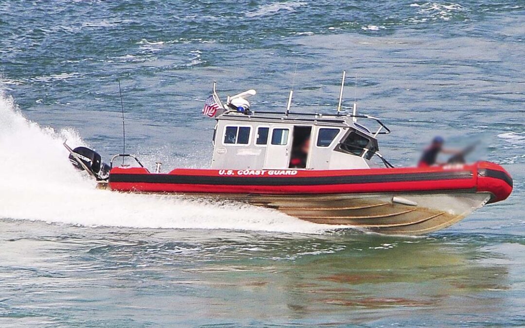Guardia Costera detiene a siete presuntos migrantes tras persecución marítima